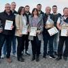 Die Vorsitzenden Steffen Mildenberger (Dritter von links), Lukas Hemmerich (Fünfter von links), Jonas Lawnitzak (Siebter von links) und Bürgermeister Björn Denner (rechts) gratulierten (von links) Günter Breunig (25 Jahre), Walter Mildenberger (40), Marion Mildenberger (40), Antje Richter (25), Lothar Englert (50), Benjamin Wittmann (40) und Matthias Weigand (50) für Ihre Treue zum TSV.