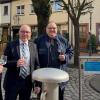 Roland Brönner (Stadtwerke), Bürgermeister Jürgen Lippert, Dritter Bürgermeister Jürgen Stich und Henry Bürgermeister (Stadtwerke) freuen sich über die neuen Trinkwasserspender (von links).