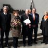 Gruppenbild mit den Geehrten (von links): Bürgermeister Manfred Stamm, Teammitglied Erhard Wiesmann, Anita Mathes, Josef Bauer, Klaus Feder, Teammitglied Edith Pfeuffer und Präses Hermann Becker.