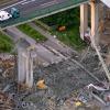Die Luftaufnahme zeigt die Unfallstelle am Ersatzneubau der Talbrücke Schraudenbach der Autobahn 7 bei Werneck nach dem Einsturz im Sommer 2016. Derzeit wird gegen vier Angeklagte vor dem Landgericht verhandelt. 