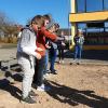 Die Grundschule Rauhenebrach ist auf dem Weg zur Naturparkschule. Zur Intensivierung der Umweltbildung gehörte auch die Anlage von Blühstreifen rund um die Schule im vergangenen Jahr in Kooperation mit dem Kreisfachberater Johannes Beyer.