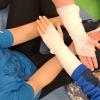 Fünftklässlerinnen erhielten Erste-Hilfe-Informationen von Schülerinnen aus der 9. Jahrgangsstufe