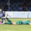 Tim Stecklein (liegend, Archivbild) und der TSV Großbardorf mussten sich wie im Hinspiel dem ASV Neumarkt (hinten Torhüter Nick Guttenberger) mit 1:2 geschlagen geben.