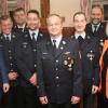 Ehrungen standen bei der Hohenfelder Feuerwehr an. Das Bild zeigt (von links) OB Stefan Güntner, Kommandant Jürgen Dorsch, Kreisbrandrat Dirk Albrecht, Stefan Keßelring, Uwe Degan, Martin Köberlein, Vorsitzenden Frank Weidt und Landrätin Tamara Bischof.