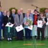 Herausragende ehrenamtlich Engagierte im Geist des Sennfelder Friedensfestes erhielten die Goldene Gedenkmedaille/Unesco-Friedensmedaille. Beim Gemeindeempfang dabei waren (von links) Bürgermeister Oliver Schulze, Landrat Florian Töpper, Ute Birkmeyer, Ursula Kullich, Klaus Birkmeyer, Manfred Geyer, Professor Richard Riess, Beate und Peter Leubner, Helmut Büschel, Ursula Pfister, Walter Magerhans, dritter Bürgermeister Jürgen Bandorf und zweiter Bürgermeister Helmut Heimrich.