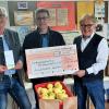 Peter Kruse (Botschafter der Schweinfurter Kindertafel, von links), Franz Geus (Vorstand Anwaltsverein) und Stefan Labus (Vorsitzender Kindertafel).