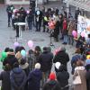 Geteiltes Leid: Rund 150 Menschen kamen bei der Gedenkstunde für die Opfer des Erdbebens in der Türkei und in Syrien auf dem Marktplatz in Karlstadt zusammen.