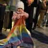 Die kleine Nastya aus der Ukraine mit der Pace-Fahne für den Frieden. Die kleine Nastya aus der Ukraine mit der Pace-Fahne für den Frieden.