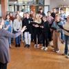 Der gemischte Chor der Oberstufe des Gymnasiums Veitshöchheim stimmte die Übergabefeier musikalisch passend zur Transformation der Schülerbibliothek in ein Lernatelier mit Rod Stewards Song "Sailing" ein. Der gemischte Chor der Oberstufe des Gymnasiums Veitshöchheim stimmte die Übergabefeier musikalisch passend zur Transformation der Schülerbibliothek in ein Lernatelier mit Rod Stewards Song "Sailing" ein.