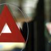 Wer arbeitslos ist, kann eine Zeitlang Arbeitslosengeld von der Agentur für Arbeit erhalten, muss aber melden, wenn er wieder eine Beschäftigung aufnimmt.
