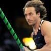 So haben ihn die meisten Sportfans wohl in Erinnerung: Stabhochspringer Tim Lobinger, hier am 5. Februar 2011, beim Internationalen Hallen-Meeting der Leichtathleten in der Schleyer-Halle in Stuttgart. 