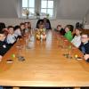 Elf Kinder-Gemeinderäte berieten mit Bürgermeisterin Angelika Götz über Spielplätze und Fußballtore.