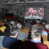 Rund 120 Kinobesucher verfolgen die französische Komödie in der Aula der Grundschule in Partenstein.
