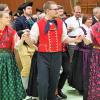 Fröhliche Gesichter bei der Auftakt-Polonaise zum Dreikönigstanz in Röthlein.