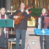 Das Trio Califragilis (von links): Rosemarie Seitz (Harfe), Franz Josef Schramm (Klarinette, Saxophon, Gitarre) und Steffi Zachmeier (Akkordeon, Hackbrett, Cello), begeistern die Besucher in der Pfarrkirche.