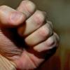 1200 Euro muss ein 64-Jähriger aus dem Haßbergkreis zahlen, weil er seine Mitbewohnerin stark alkoholisiert mit der Faust schlug. (Symbolbild)