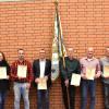 Zusammen mit ihrem Vereinsvorsitzenden stellten sich die für 10 und 25 Jahre Mitgliedschaft Geehrten  zum Erinnerungsfoto (von links): Vorsitzender Joachim Schalling, Tanja Brühler, Alexander Felde, Jörg Villwock, Sven Adam, Andres Assmann, Stefan Amthor und Udo Strohmenger.