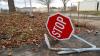 Symbolisch steht das umgeknickte Stopp-Schild in der Ledward Kaserne vor dem Abriss der alten Panzerhallen für das Aus für die Planung der Landesgartenschau 2026, das der Oberbürgermeister nun verkündete.