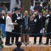 Planfest 2010: Nach dem Tanz um den Planbaum gab's erst mal eine flüssige Stärkung.