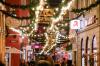 Weihnachtsschmuck in der Würzburger Schustergasse gehört eigentlich zum vorweihnachtlichen Stadtbild dazu. Doch die Energiekrise könnte das ändern. Müssen die Straßen in diesem Jahr dunkel bleiben?