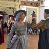 Beim Aktionstag in Schloss Weikersheim führt die Tanzgruppe „Augsburger Geschlechtertanz“ zeitgenössische Tänze voller Eleganz auf.