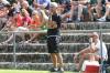 Abtswinds Trainer Claudiu Bozesan (Mitte) beobachtet das Vorbereitungsspiel seiner Mannschaft Ende Juni gegen den Fußball-Regionalligisten FC 05 Schweinfurt. Abtswinds Trainer Claudiu Bozesan (Mitte) beobachtet das Vorbereitungsspiel seiner Mannschaft Ende Juni gegen den Fußball-Regionalligisten FC 05 Schweinfurt.