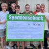 Thomas Friederich, Simon Taub, Hannes Friederich, Fabio Müller, Nino Allgaier, Michael Friederich,  Micha Kerbaum, Simon Pohley bei der symbolischen Scheckübergabe.