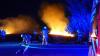 Das Feuer auf der Wiese brachte den Himmel über Haßfurt zum Leuchten.