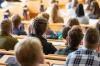 Die Uni Würzburg hatte sich erfolgreich um mehr Studienanfänger bemüht. Nun aber werden die Ausbaugelder in Bayern umverteilt, erst neu geschaffene Stellen werden nicht verlängert. Die Uni Würzburg hatte sich erfolgreich um mehr Studienanfänger bemüht. Nun aber werden die Ausbaugelder in Bayern umverteilt, erst neu geschaffene Stellen werden nicht verlängert.