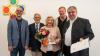 Ehrung für Jutta Münch (Mitte): Frank Kupfer-Mauder (von links): Geschäftsführer des Orts- und Kreiscaritasverbandes Schweinfurt, Kilian Hartmann, Vorsitzender des OKCV Schweinfurt, Stefan Weber, Geschäftsführer des OKCV Würzburg und Clemens Bieber, Vorsitzender des Diözesan-Caritasverbandes Würzburg.