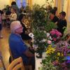 In ein Blumenmeer verwandelte sich der Pfarrsaal der ev. luth. Kirchengemeinde Eschenau durch die Verlosung. In ein Blumenmeer verwandelte sich der Pfarrsaal der ev. luth. Kirchengemeinde Eschenau durch die Verlosung.