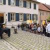 Tetzel versucht, seine Ablassbriefe an Mann und Frau zu bringen. Tetzel versucht, seine Ablassbriefe an Mann und Frau zu bringen.