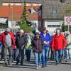 Bei der Seniorenwanderung des DKJ-Diözesanverbands Würzburg in Waldbüttelbrunn. Gaby Rothenbucher und Stefan Muth (links) führten die Wanderer in zwei Gruppen auf dem Europäischen Kulturweg „Wo die Spatzen von den Dächern pfeifen“.