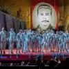 Szenenbild aus der "Fidelio"-Produktion des Modern Music Theatre Kiev. Regisseur Andrey Maslakov verlegt die Handlung in die Zeit der Stalin-Diktatur.