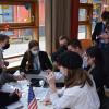 Verhandlungen der Delegationen beim Konfliktplanspiel des Gymnasiums Marktbreit.