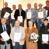 Sie waren alle für den Ehrenamtspreis des Landkreises nominiert, Preisträger waren (vorne von links): Erich Seifert, Jürgen und Ingrid Ruft, Tobias Hauck und Landrätin Tamara Bischof.