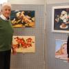 Marion Frischholz, Leiterin Beratungscenter der Sparkasse Mainfranken in Ochsenfurt, eröffnete gemeinsam mit dem Maler Peter Mannheim die Ausstellung in der Sparkasse.