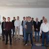 Einige der Freizusprechenden mit dem Obermeister Heinz Schuchbauer, seinem Stellvertreter Udo Merz sowie Geschäftsstellenleiter Josef Bock und dessen Stellvertreter Stefan Köppe.