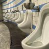 Sowohl die Herren-, als auch die Damentoiletten am Roßmarkt in Schweinfurt sind sauber, die Seifenbestände an den Waschbecken gefüllt.