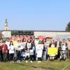 Die Schülerinnen und Schüler der Schweinfurter Adolph-Kolping-Berufsschule bei der Preisübergabe "Tag der Schulverpflegung 2021" im Keilgarten in Bergrheinfeld. Den Preis holten die Schülerinnen und Schüler durch ein Projekt in Kooperation mit der SoLaWi Schweinfurt.