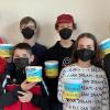 Kinder und Jugendliche der KLJB basteln Spendendosen (von links): Oliver Sendner, Valentin Roth, Adrian Lenhard, Salomon Roth, Miriam Förster, Fridolin Roth und Mia Detsch.
