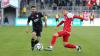 Steht der Ex-Würzburger Albion Vrenezi (links, gegen Kickers-Verteidiger Alexander Lungwitz) bald ohne Arbeitgeber da? Seinem bereits insolventen Klub Türkgücü München droht das Aus in der 3. Liga.