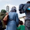 Eine syrische Flüchtlingsfamilie kommt in Deutschland an. Die Problematik der Unterbringung von Asylsuchenden und deren nachkommenden Familien war Thema im Kleinlangheimer Gemeinderat.