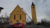 Sturmtief "Ylenia"wehte im Bad Neustädter Ortsteil Gartenstadt an mehreren Stellen einige Ziegel vom Dach der Kirche St. Konrad. Die Bad Neustädter Feuerwehr vor Ort war mit Hebebühne im Einsatz, um die Löcher zu schließen.