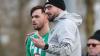 Bereit für Schweinfurt: FC-05-Neuzugang Severo Sturm vor seinem Testspiel-Einsatz im Gespräch mit Co-Trainer Jan Gernlein.