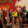 In bunten Kostümen trugen die Kinder ihre Fürbitten vor. Mit im Bild: Claudia Reinwand als Kirchenclown In bunten Kostümen trugen die Kinder ihre Fürbitten vor. Mit im Bild: Claudia Reinwand als Kirchenclown