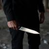 Die vermummte Person, die sich per Videoanruf bei der Lokalpolitikerin meldete, hielt offenbar ein Messer in der Hand (Symbolbild).