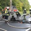 Völlig ausgebrannt ist das Auto, das zwischen Michelau und Geusfeld gegen einen Alleebaum prallte. Völlig ausgebrannt ist das Auto, das zwischen Michelau und Geusfeld gegen einen Alleebaum prallte.