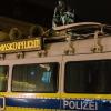 Eine Maskenpflicht hatte die Polizei für die unangemeldete Versammlung von Gegner der Corona-Maßnahmen in Schweinfurt angeordnet. Viele hielten sich nicht daran.
