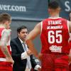 Viele Gespräche, viele Anweisungen. Sasa Filipovski wirkte beim Debüt als Würzburger Coach sehr kommunikativ.